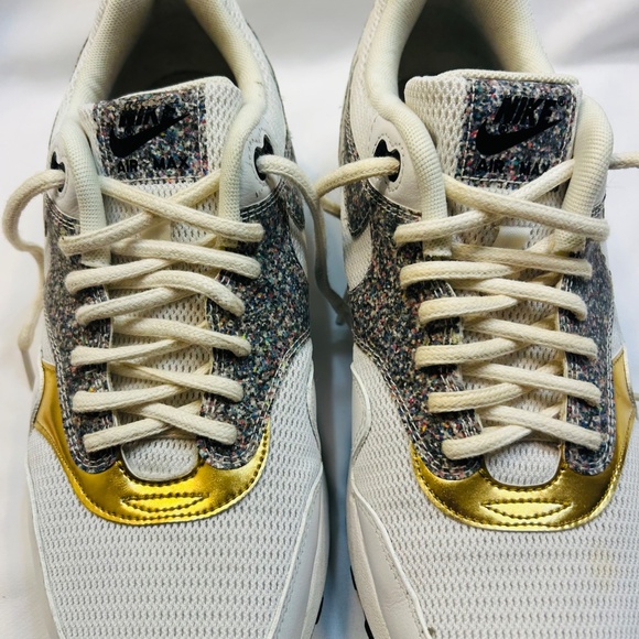 Nike Air Max 1SE Running Trainers    Like New Condition - Picture 2 of 10